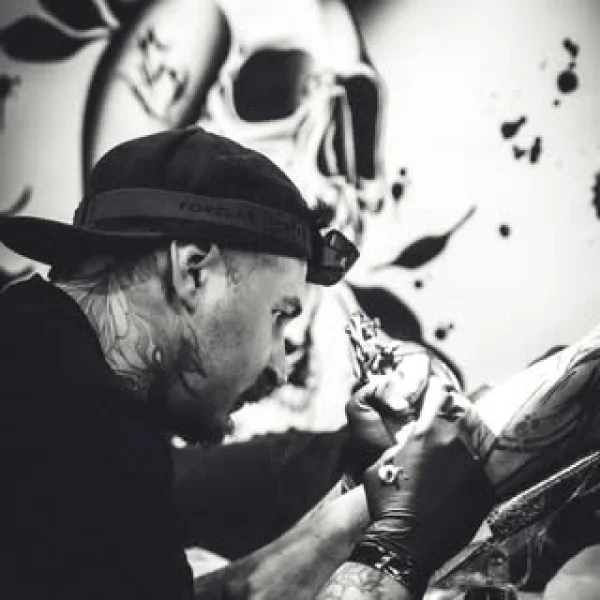 photo-noir-et-blanc-tatoueur