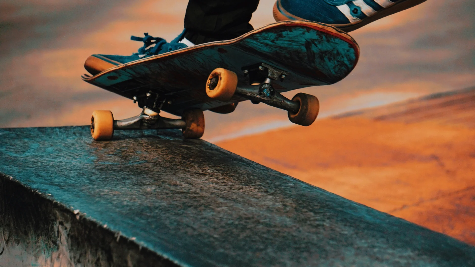 figure-manual-skateboard